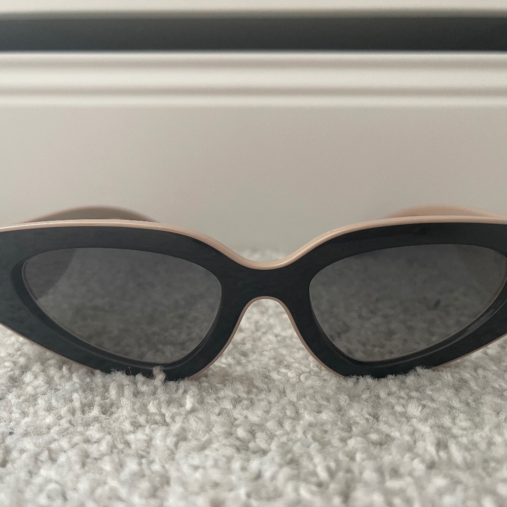 Chanel interlocking CC logo cat eye